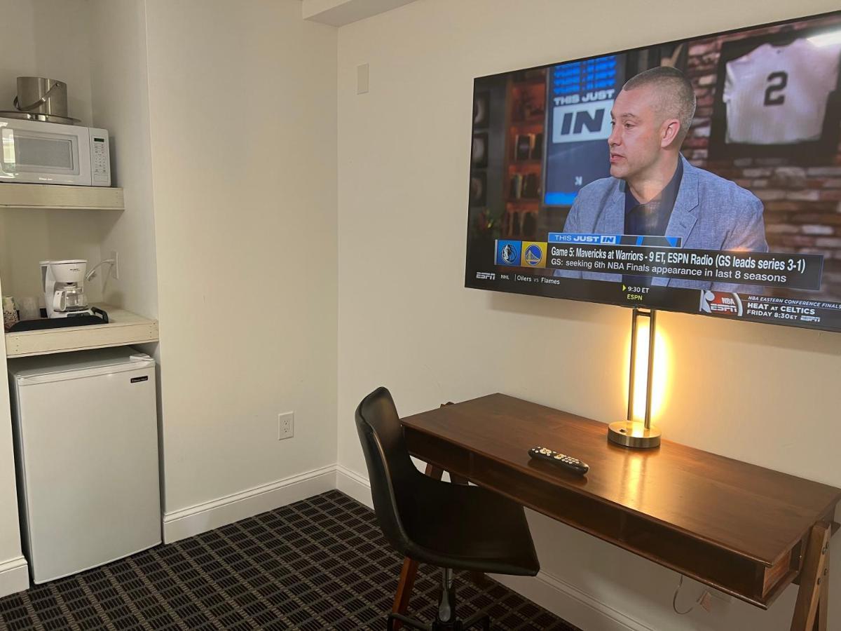 Rocky River Inn 新米尔福德 外观 照片